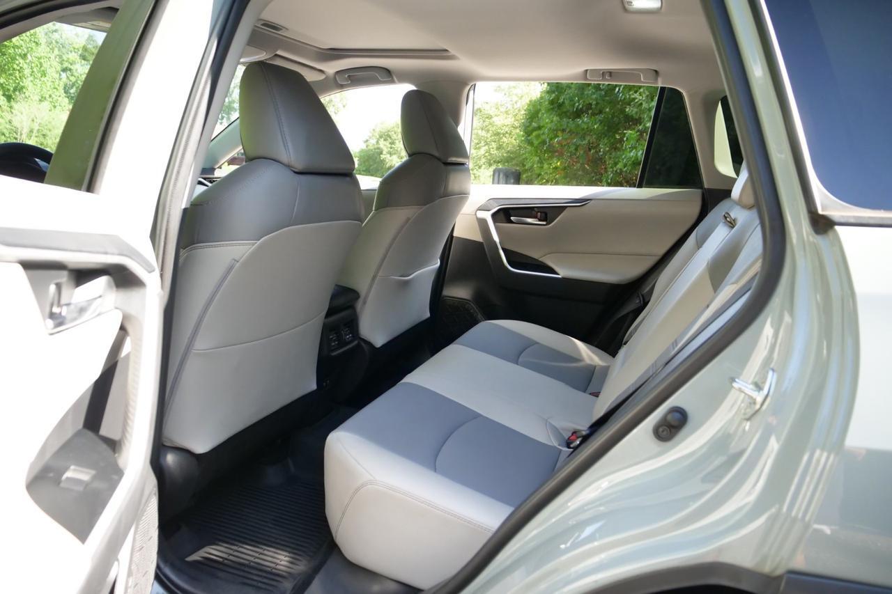 2020 Toyota RAV4 XLE Premium / AWD / Heated Seats / Sunroof! Lincolnton NC
