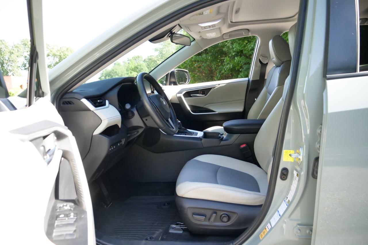 2020 Toyota RAV4 XLE Premium / AWD / Heated Seats / Sunroof! Lincolnton NC