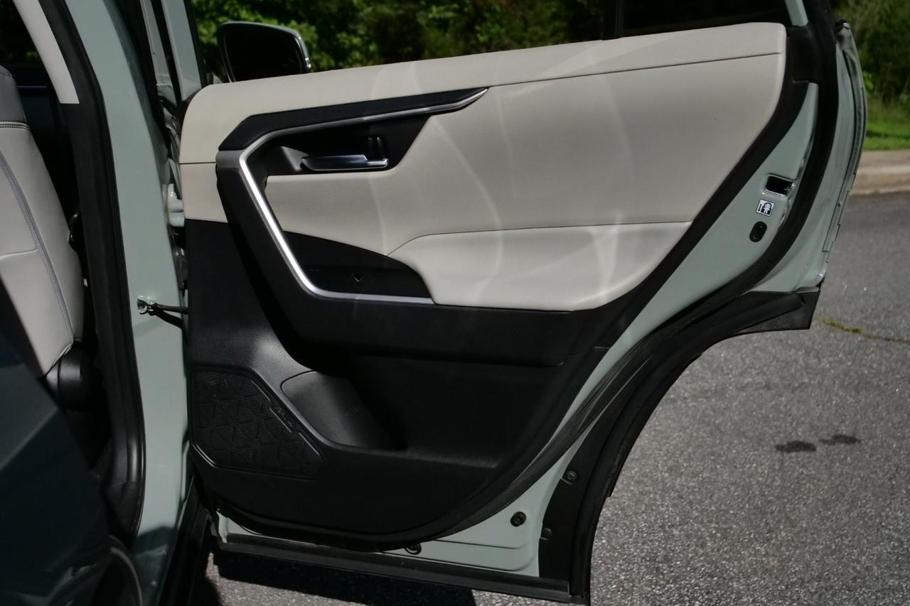 2020 Toyota RAV4 XLE Premium / AWD / Heated Seats / Sunroof! Lincolnton NC