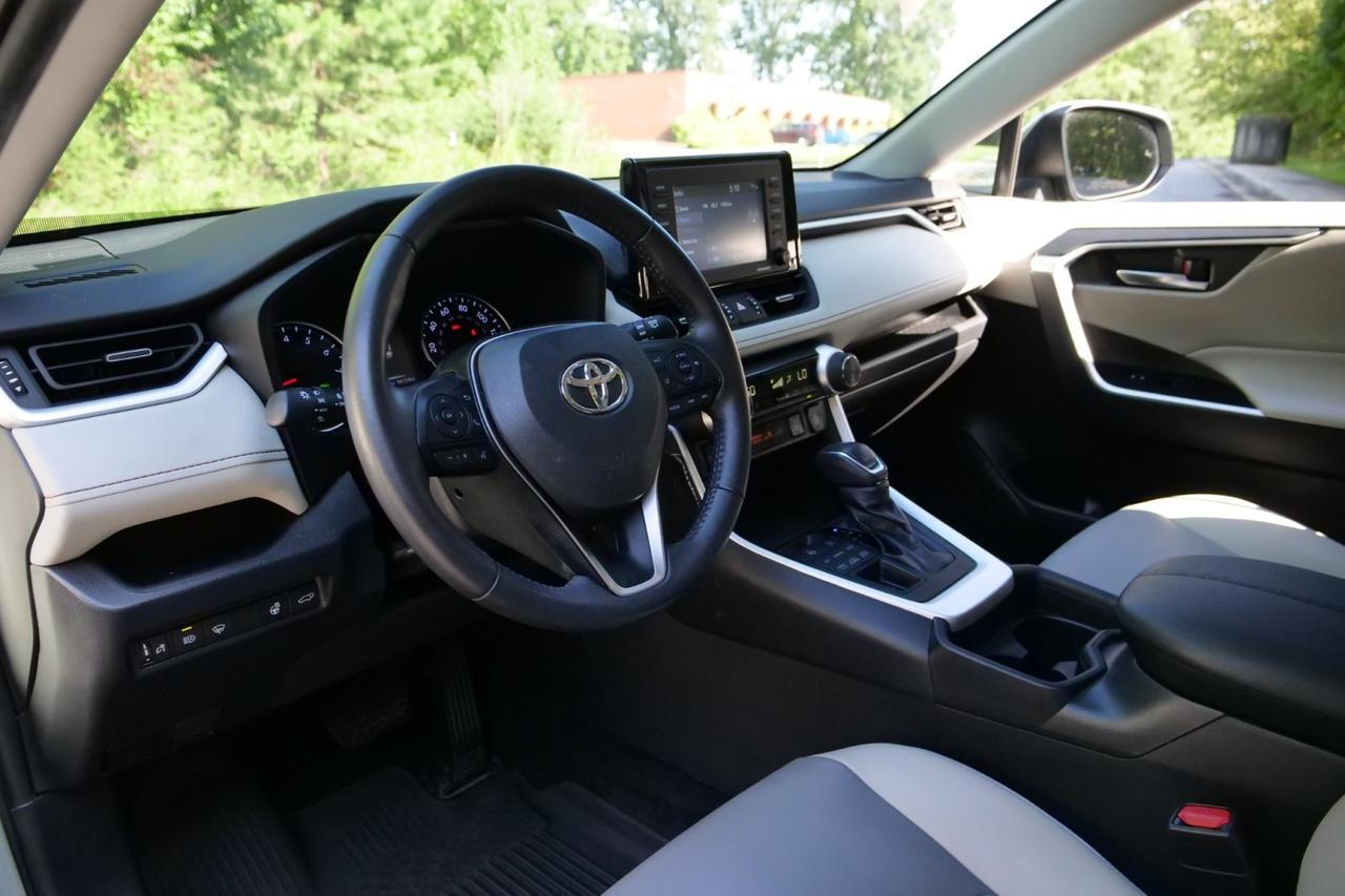 2020 Toyota RAV4 XLE Premium / AWD / Heated Seats / Sunroof! Lincolnton NC