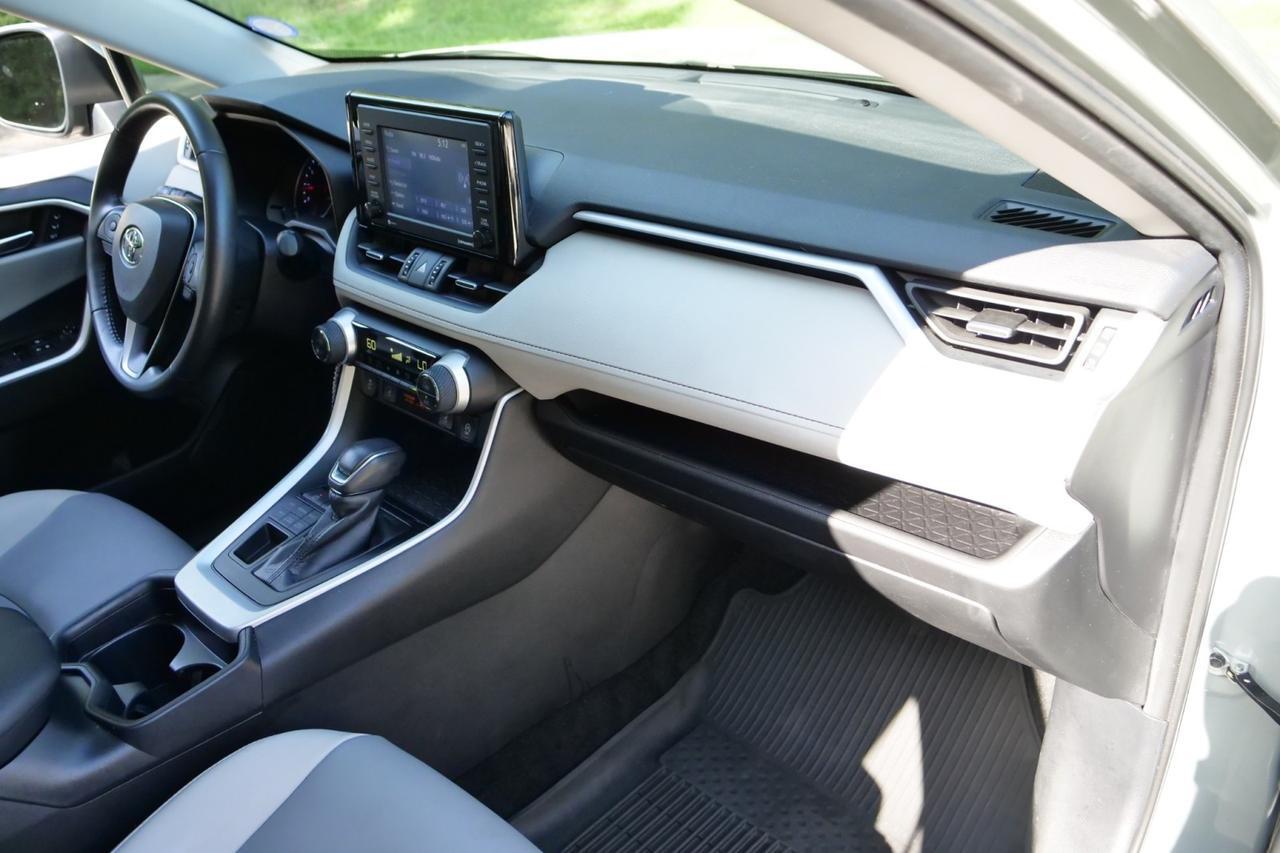 2020 Toyota RAV4 XLE Premium / AWD / Heated Seats / Sunroof! Lincolnton NC