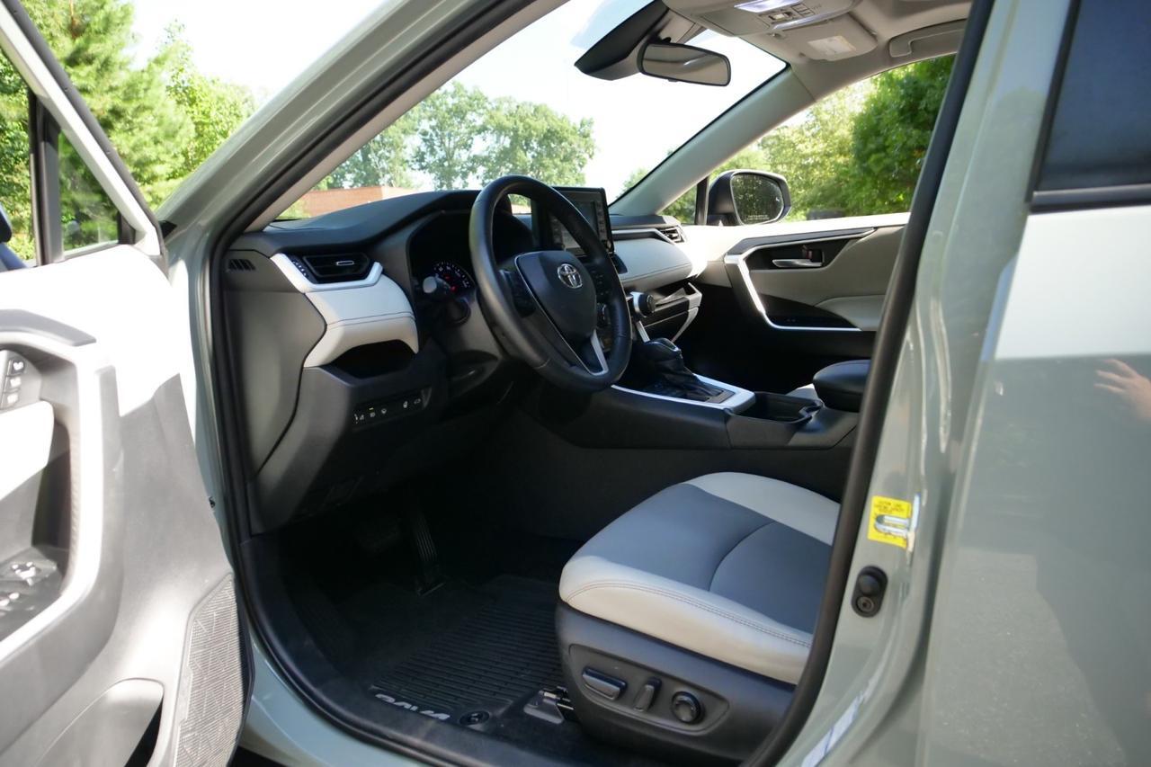 2020 Toyota RAV4 XLE Premium / AWD / Heated Seats / Sunroof! Lincolnton NC