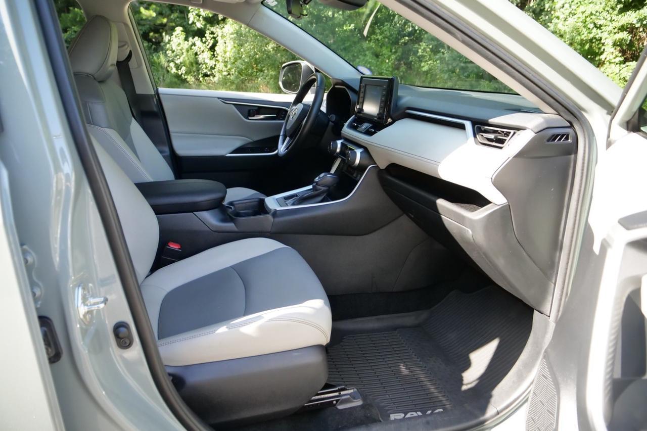 2020 Toyota RAV4 XLE Premium / AWD / Heated Seats / Sunroof! Lincolnton NC