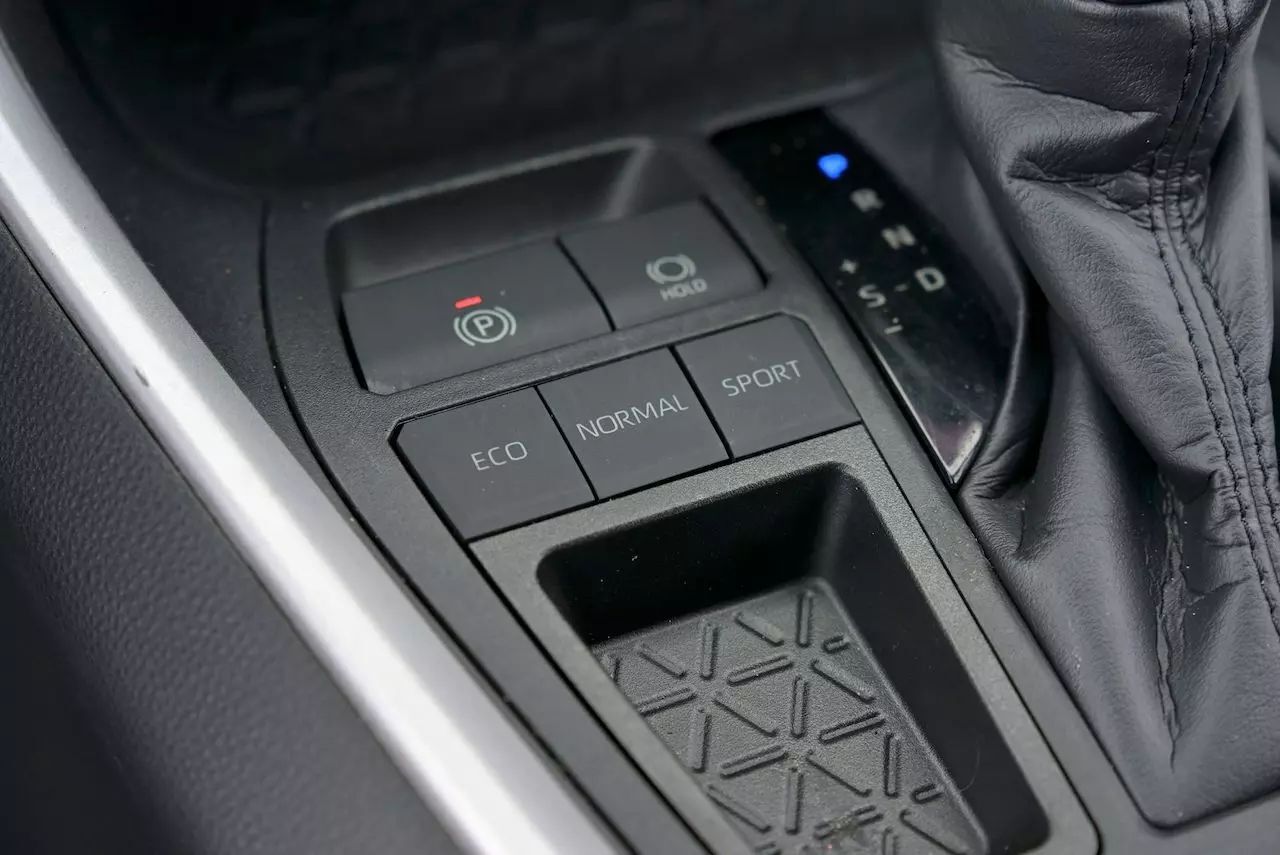2020 Toyota RAV4 XLE Sport Utility 4D Doral FL