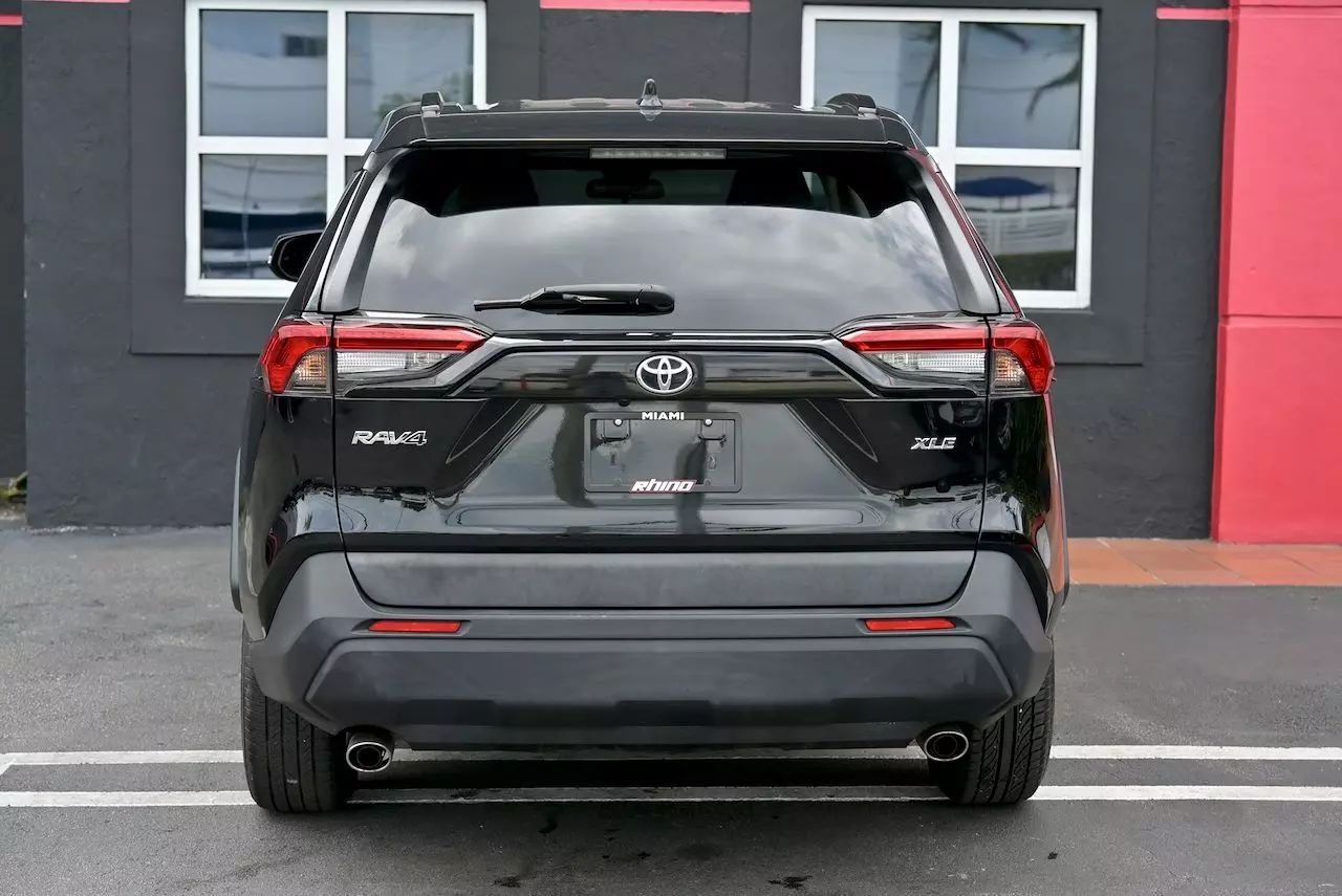2020 Toyota RAV4 XLE Sport Utility 4D Doral FL