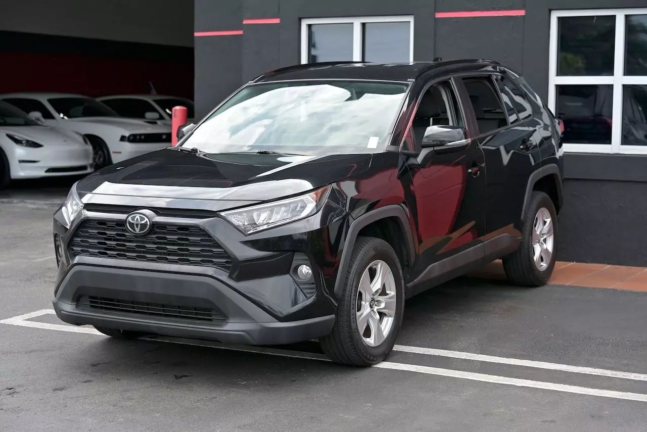 2020 Toyota RAV4 XLE Sport Utility 4D Doral FL