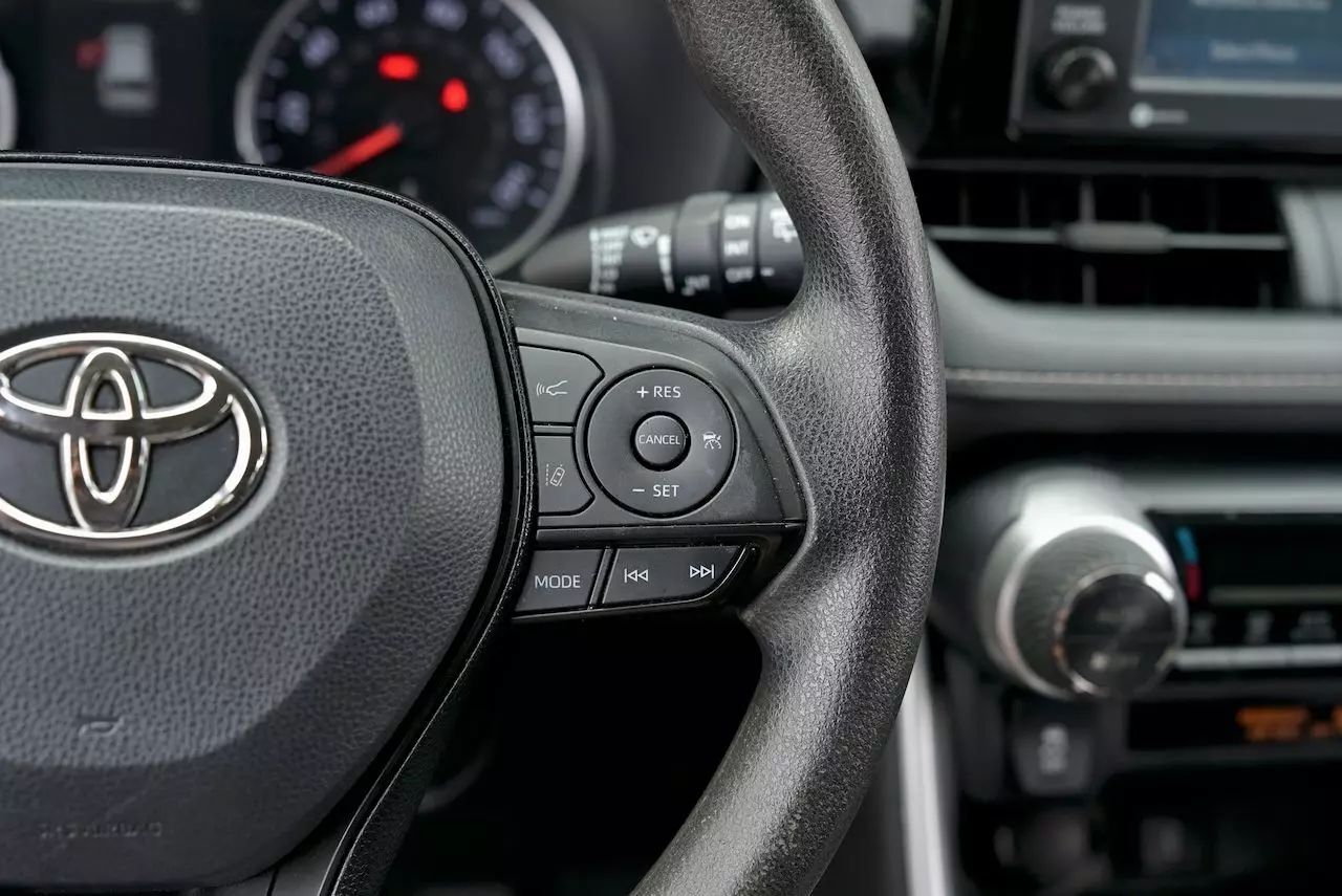 2020 Toyota RAV4 XLE Sport Utility 4D Doral FL
