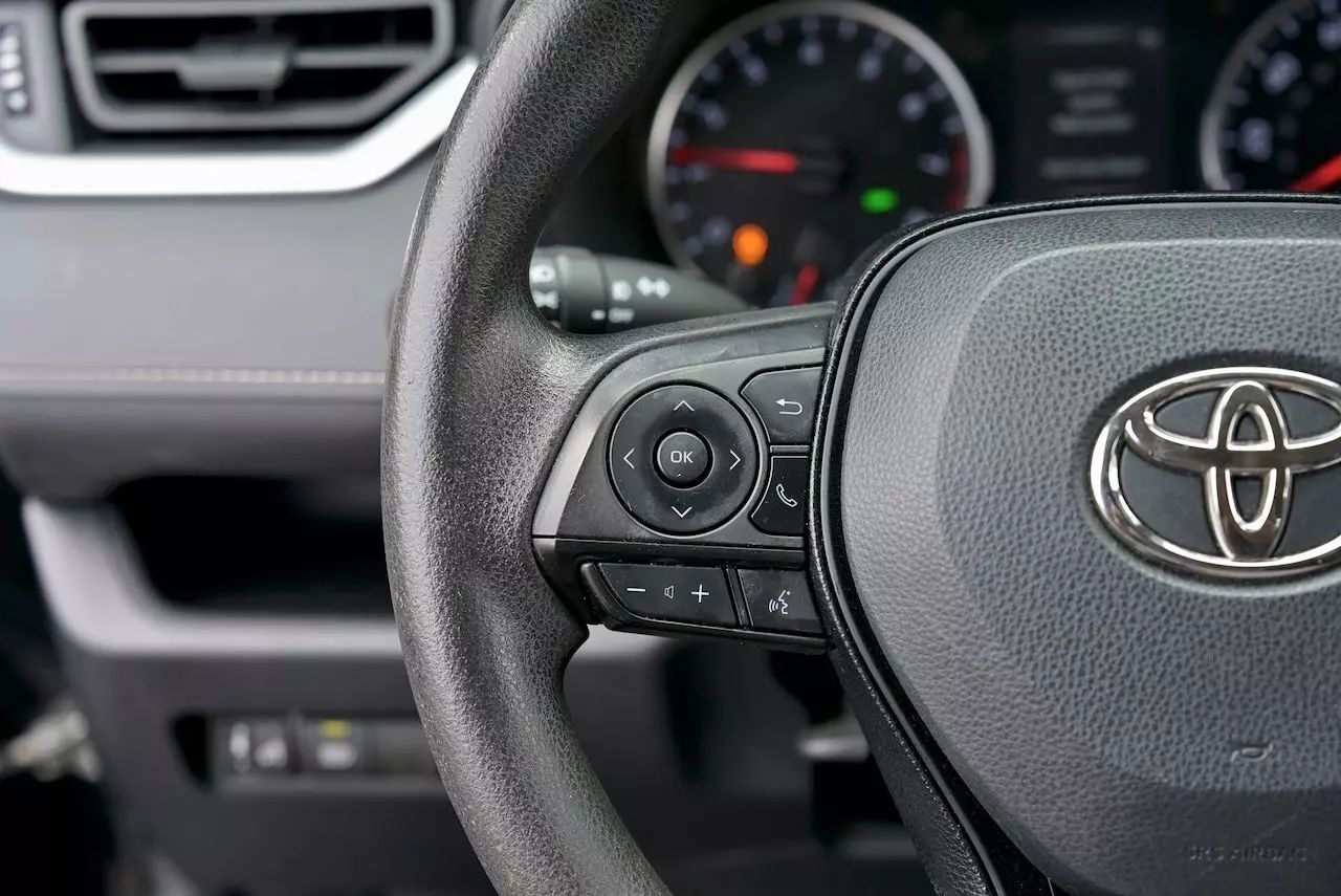 2020 Toyota RAV4 XLE Sport Utility 4D Doral FL