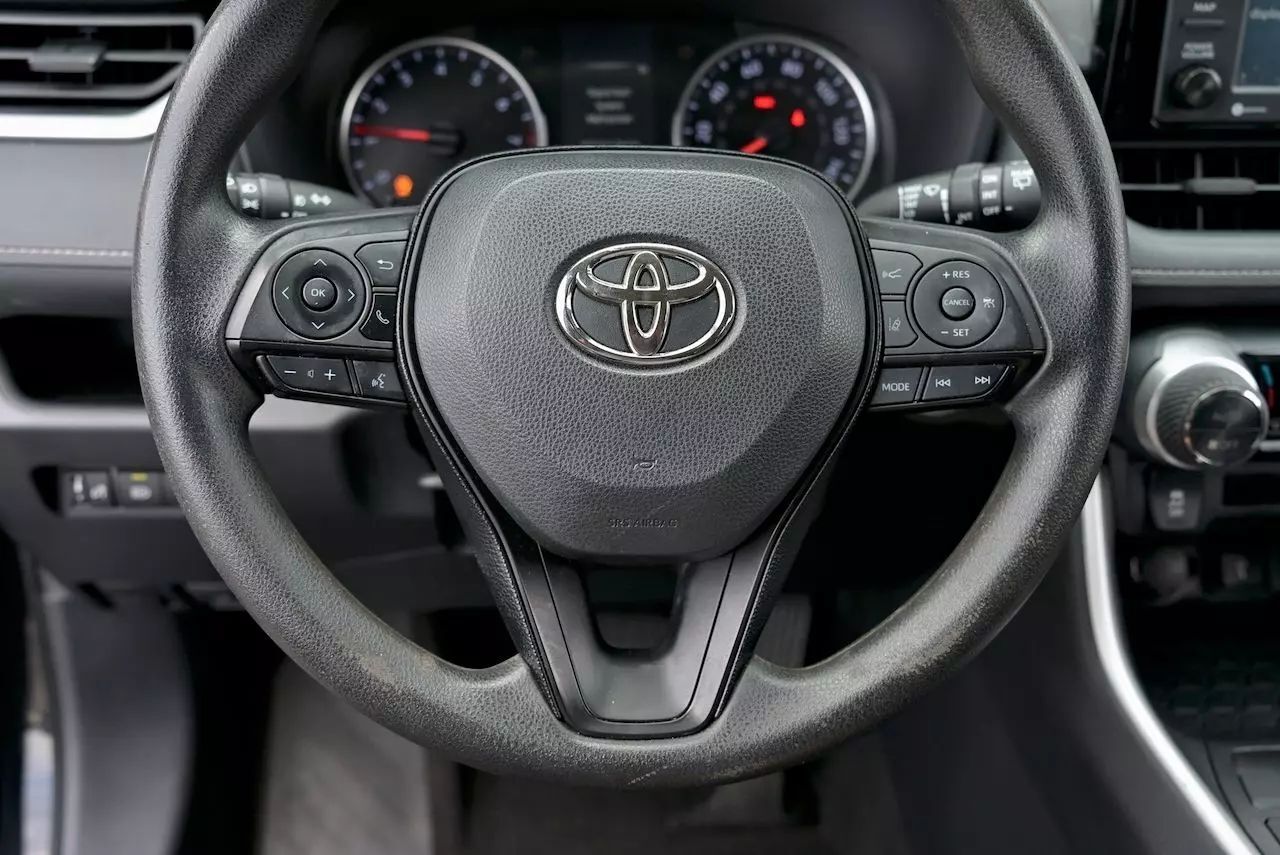 2020 Toyota RAV4 XLE Sport Utility 4D Doral FL