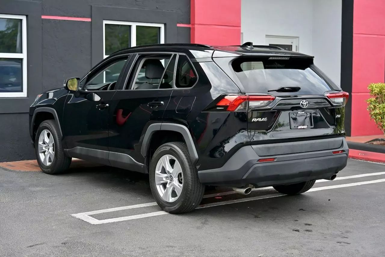 2020 Toyota RAV4 XLE Sport Utility 4D Doral FL