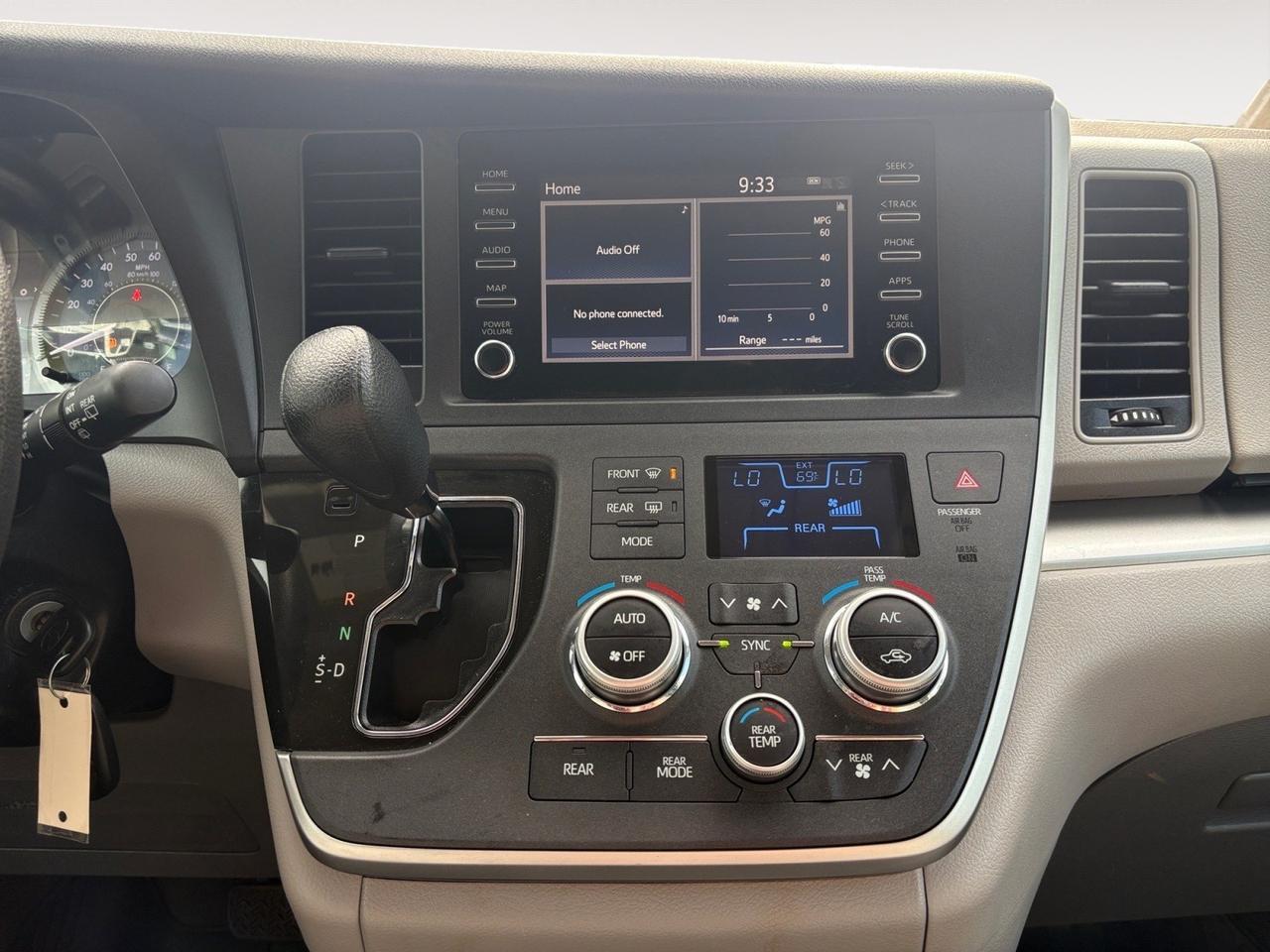 2020 Toyota Sienna L, LANE KEEP ASSIST, PRIVACY GLASS, NAVIGATION, BLUETOOTH, 3RD ROW SEATING, REAR A/C, ONLY 1 OWNER, TAKE THE WHOLE FAMILY ON THE ADVENTURE IN A SIENNA! Virginia Beach VA