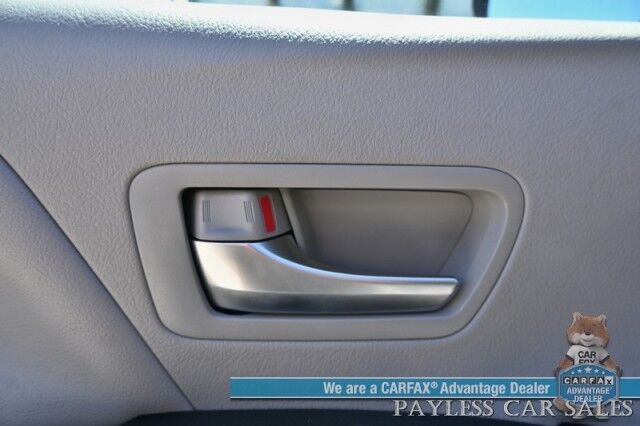 2020 Toyota Sienna LE / AWD / Power Premium Cloth Seats / Adaptive Cruise Control / Lane Departure & Blind Spot Alert / Apple CarPlay & Android Auto / Back Up Camera / 3rd Row / Seats 7 / Keyless Entry & Start / 24 MPG / 1-Owner Anchorage AK
