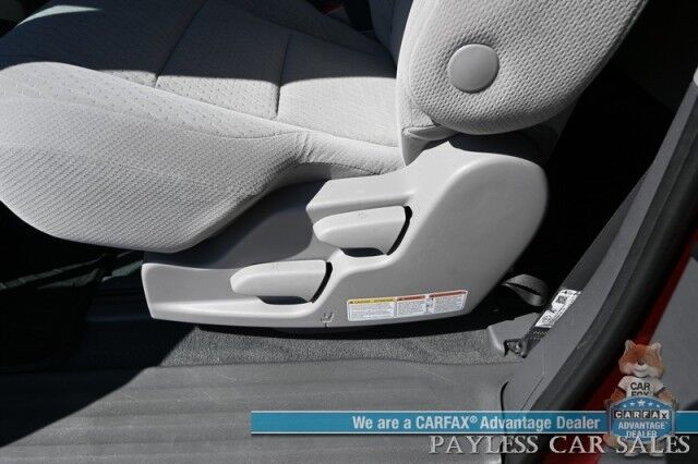 2020 Toyota Sienna LE / AWD / Power Premium Cloth Seats / Adaptive Cruise Control / Lane Departure & Blind Spot Alert / Apple CarPlay & Android Auto / Back Up Camera / 3rd Row / Seats 7 / Keyless Entry & Start / 24 MPG / 1-Owner Anchorage AK