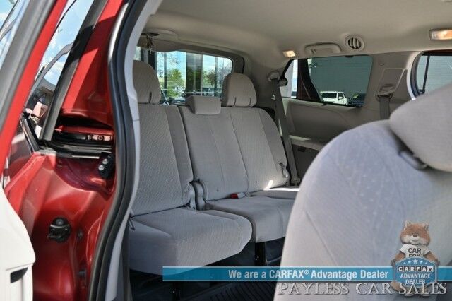 2020 Toyota Sienna LE / AWD / Power Premium Cloth Seats / Adaptive Cruise Control / Lane Departure & Blind Spot Alert / Apple CarPlay & Android Auto / Back Up Camera / 3rd Row / Seats 7 / Keyless Entry & Start / 24 MPG / 1-Owner Anchorage AK
