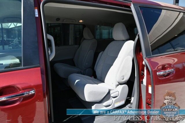 2020 Toyota Sienna LE / AWD / Power Premium Cloth Seats / Adaptive Cruise Control / Lane Departure & Blind Spot Alert / Apple CarPlay & Android Auto / Back Up Camera / 3rd Row / Seats 7 / Keyless Entry & Start / 24 MPG / 1-Owner Anchorage AK