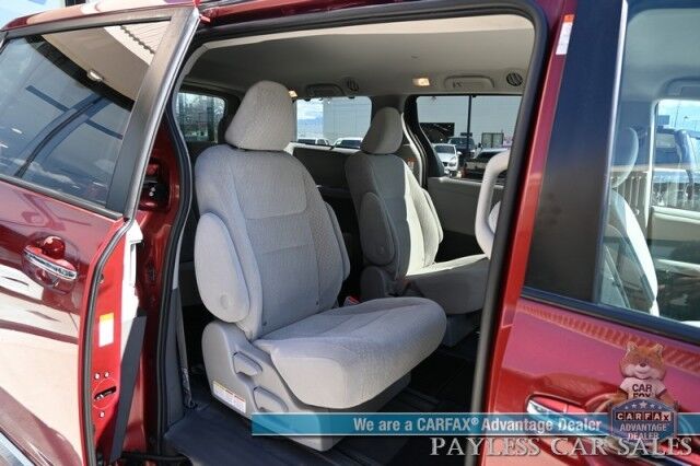 2020 Toyota Sienna LE / AWD / Power Premium Cloth Seats / Adaptive Cruise Control / Lane Departure & Blind Spot Alert / Apple CarPlay & Android Auto / Back Up Camera / 3rd Row / Seats 7 / Keyless Entry & Start / 24 MPG / 1-Owner Anchorage AK