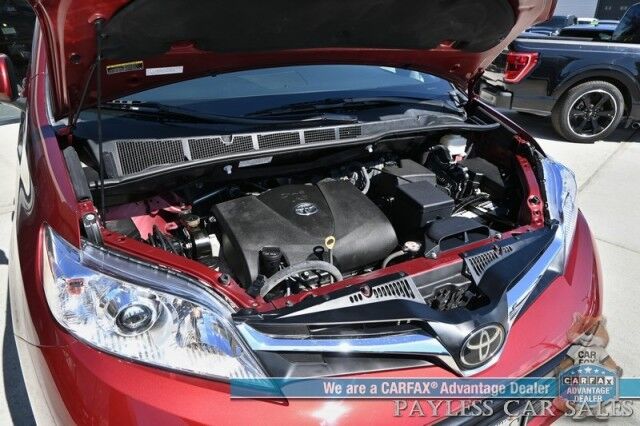 2020 Toyota Sienna LE / AWD / Power Premium Cloth Seats / Adaptive Cruise Control / Lane Departure & Blind Spot Alert / Apple CarPlay & Android Auto / Back Up Camera / 3rd Row / Seats 7 / Keyless Entry & Start / 24 MPG / 1-Owner Anchorage AK