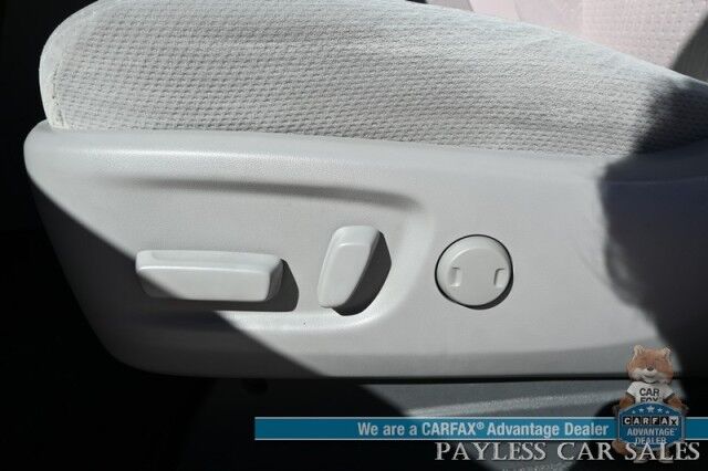 2020 Toyota Sienna LE / AWD / Premium Cloth Seats / Adaptive Cruise Control / Lane Departure & Blind Spot Alert / Apple CarPlay & Android Auto / Back Up Camera / 3rd Row / Rear Captains Chairs / Seats 7 / 24 MPG / 1-Owner Anchorage AK