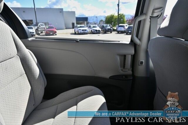2020 Toyota Sienna LE / AWD / Premium Cloth Seats / Adaptive Cruise Control / Lane Departure & Blind Spot Alert / Apple CarPlay & Android Auto / Back Up Camera / 3rd Row / Rear Captains Chairs / Seats 7 / 24 MPG / 1-Owner Anchorage AK