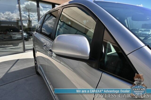 2020 Toyota Sienna LE / AWD / Premium Cloth Seats / Adaptive Cruise Control / Lane Departure & Blind Spot Alert / Apple CarPlay & Android Auto / Back Up Camera / 3rd Row / Rear Captains Chairs / Seats 7 / 24 MPG / 1-Owner Anchorage AK