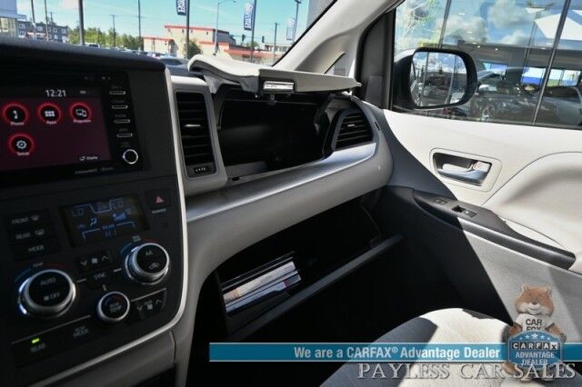 2020 Toyota Sienna LE / AWD / Premium Cloth Seats / Adaptive Cruise Control / Lane Departure & Blind Spot Alert / Apple CarPlay & Android Auto / Back Up Camera / 3rd Row / Rear Captains Chairs / Seats 7 / 24 MPG / 1-Owner Anchorage AK