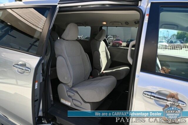 2020 Toyota Sienna LE / AWD / Premium Cloth Seats / Adaptive Cruise Control / Lane Departure & Blind Spot Alert / Apple CarPlay & Android Auto / Back Up Camera / 3rd Row / Rear Captains Chairs / Seats 7 / 24 MPG / 1-Owner Anchorage AK