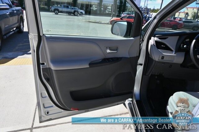 2020 Toyota Sienna LE / AWD / Premium Cloth Seats / Adaptive Cruise Control / Lane Departure & Blind Spot Alert / Apple CarPlay & Android Auto / Back Up Camera / 3rd Row / Rear Captains Chairs / Seats 7 / 24 MPG / 1-Owner Anchorage AK