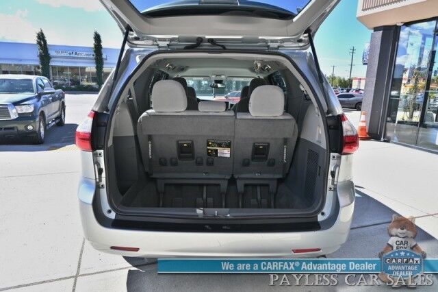 2020 Toyota Sienna LE / AWD / Premium Cloth Seats / Adaptive Cruise Control / Lane Departure & Blind Spot Alert / Apple CarPlay & Android Auto / Back Up Camera / 3rd Row / Rear Captains Chairs / Seats 7 / 24 MPG / 1-Owner Anchorage AK