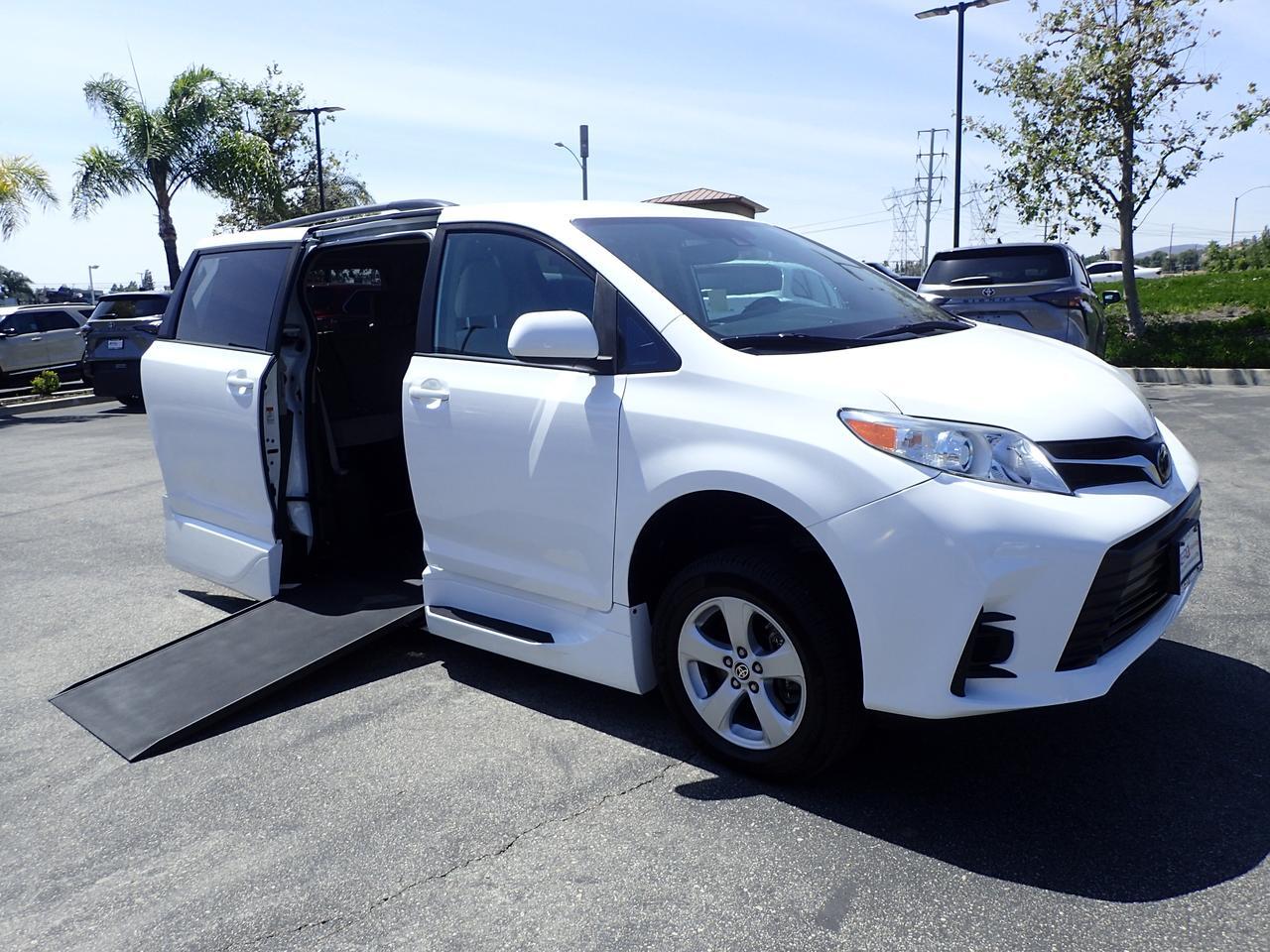2020 Toyota Sienna LE