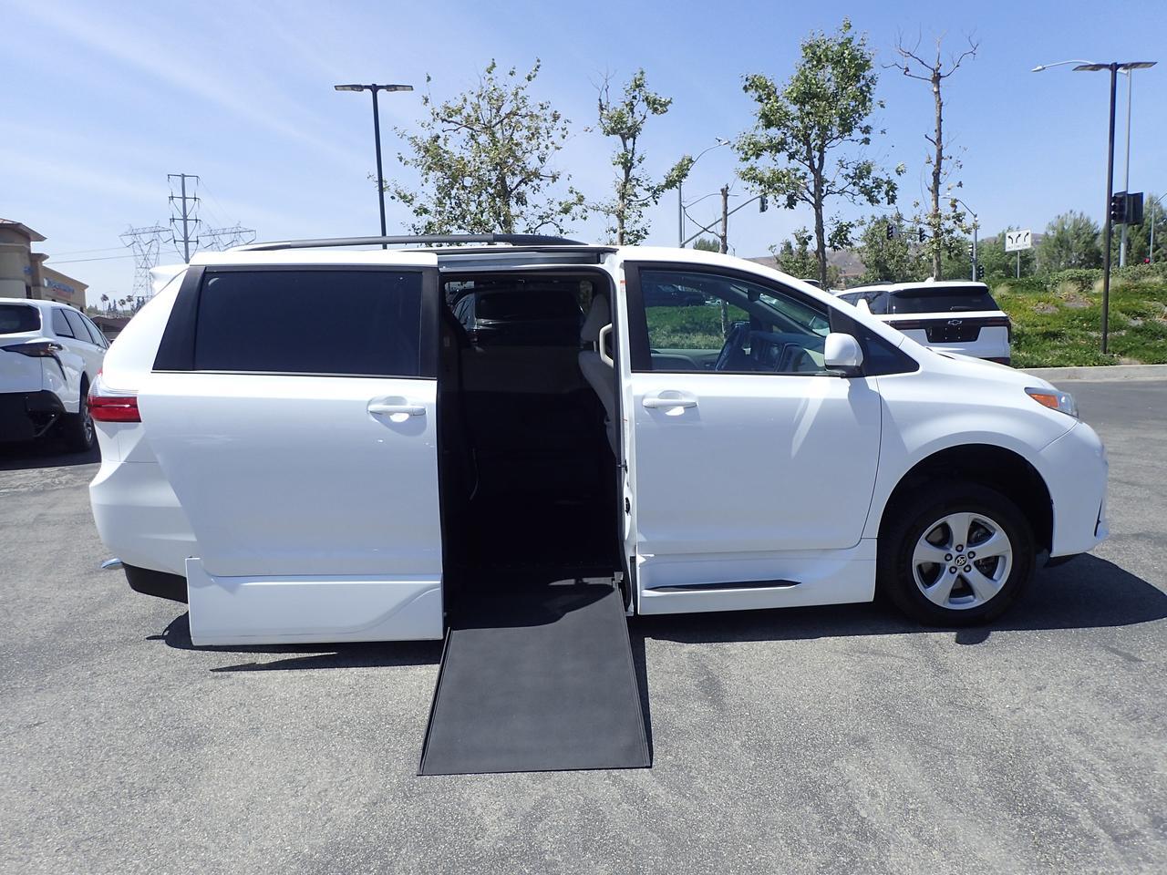 2020 Toyota Sienna LE Anaheim CA