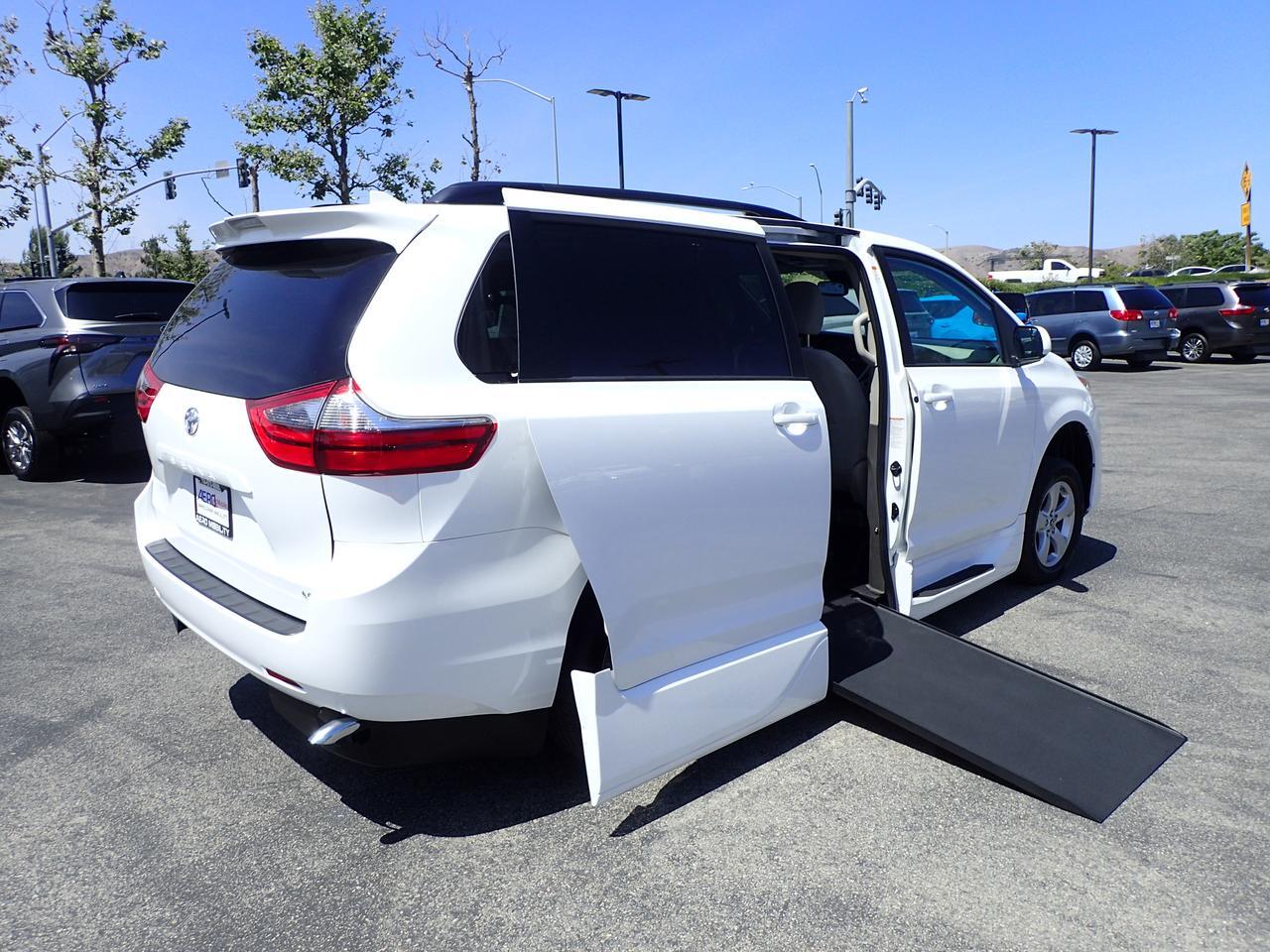 2020 Toyota Sienna LE Anaheim CA