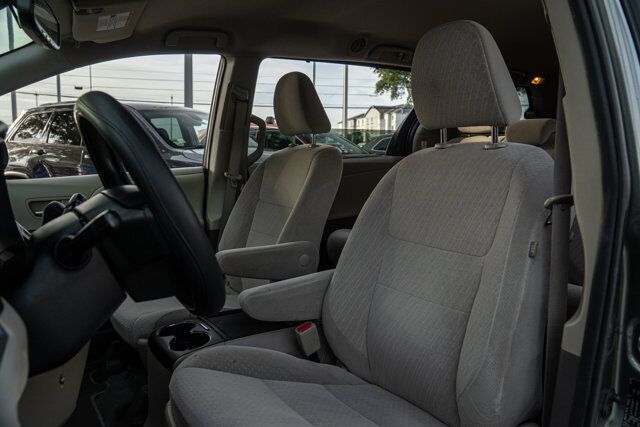 2020 Toyota Sienna LE  Selma TX