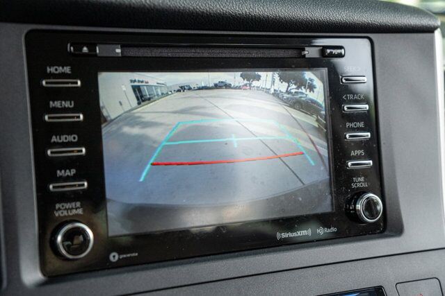 2020 Toyota Sienna LE  Selma TX