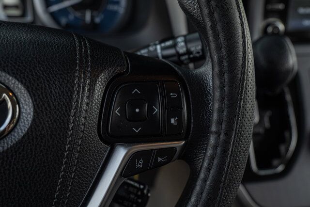 2020 Toyota Sienna LE  Selma TX