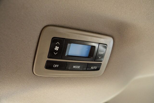2020 Toyota Sienna LE  Selma TX