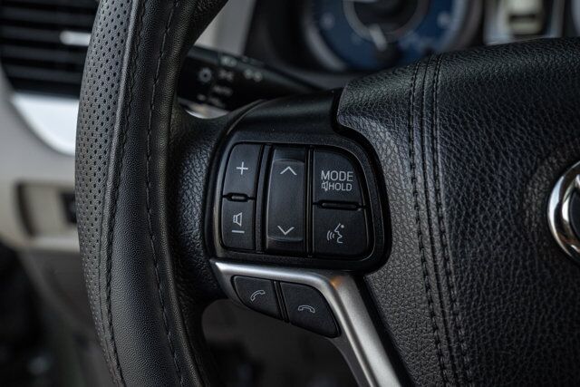 2020 Toyota Sienna LE  Selma TX