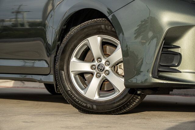 2020 Toyota Sienna LE  Selma TX