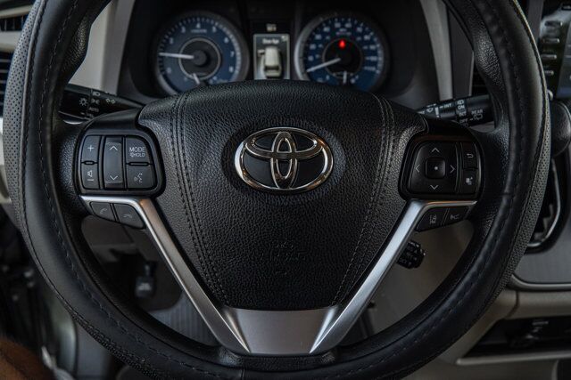 2020 Toyota Sienna LE  Selma TX