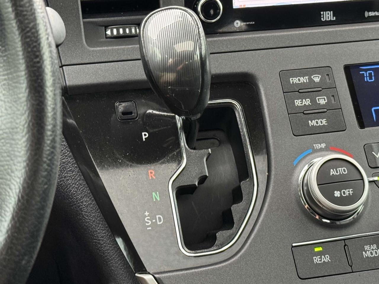 2020 Toyota Sienna SE Premium Fredericksburg VA