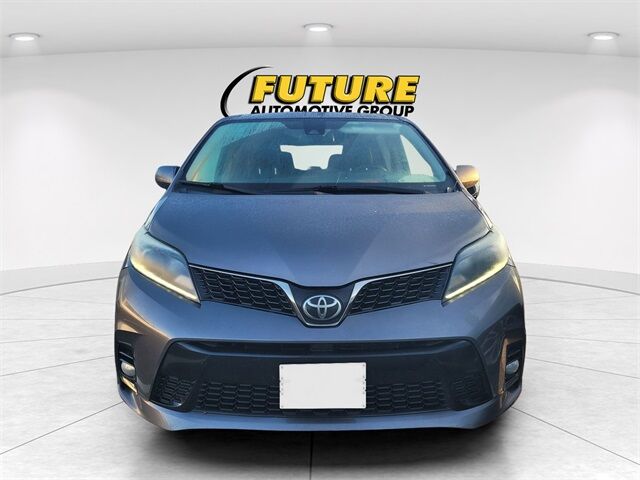 2020 Toyota Sienna SE