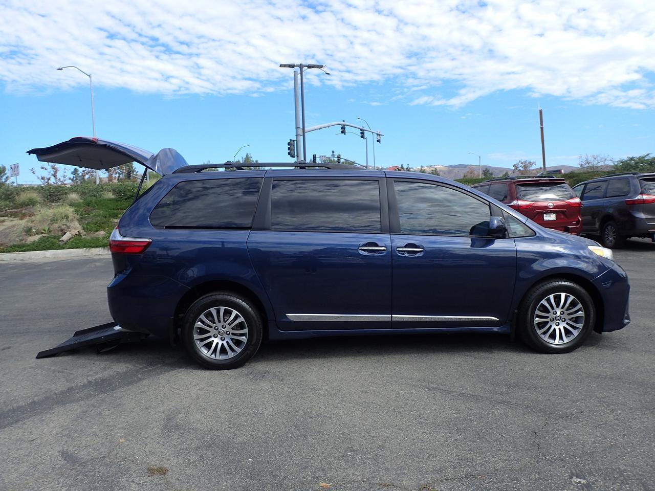 2020 Toyota Sienna XLE