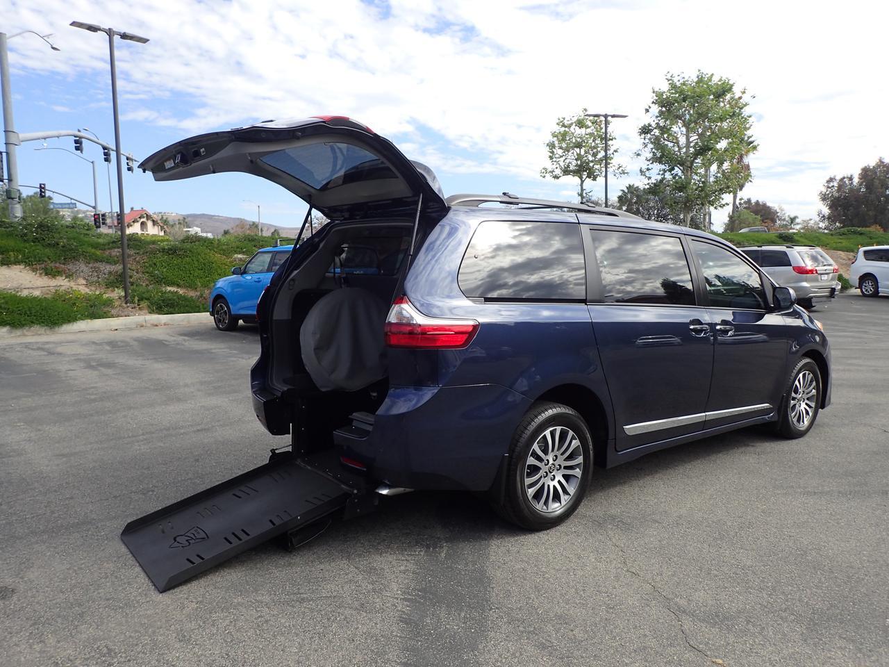 2020 Toyota Sienna XLE