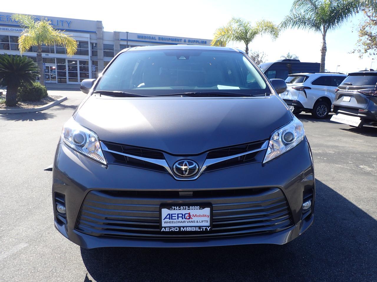 2020 Toyota Sienna XLE