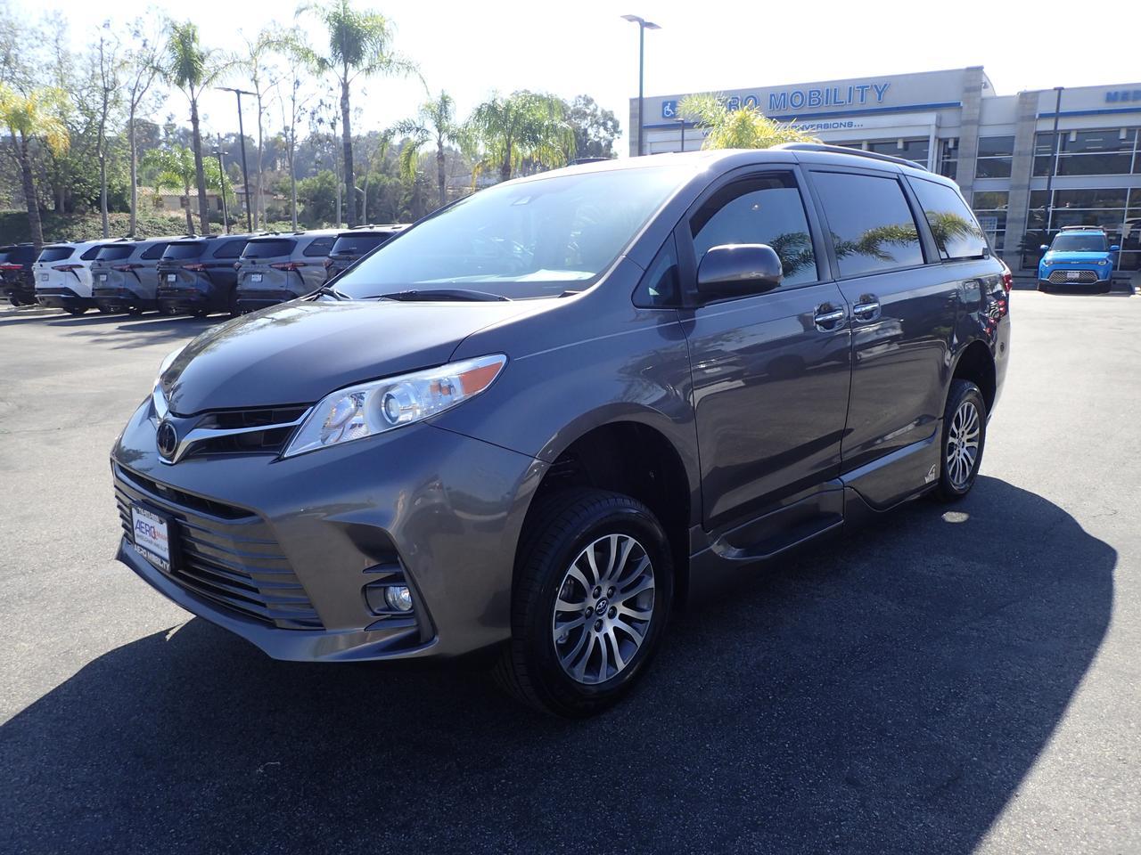 2020 Toyota Sienna XLE