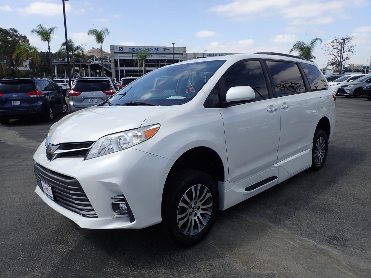 2020 Toyota Sienna XLE