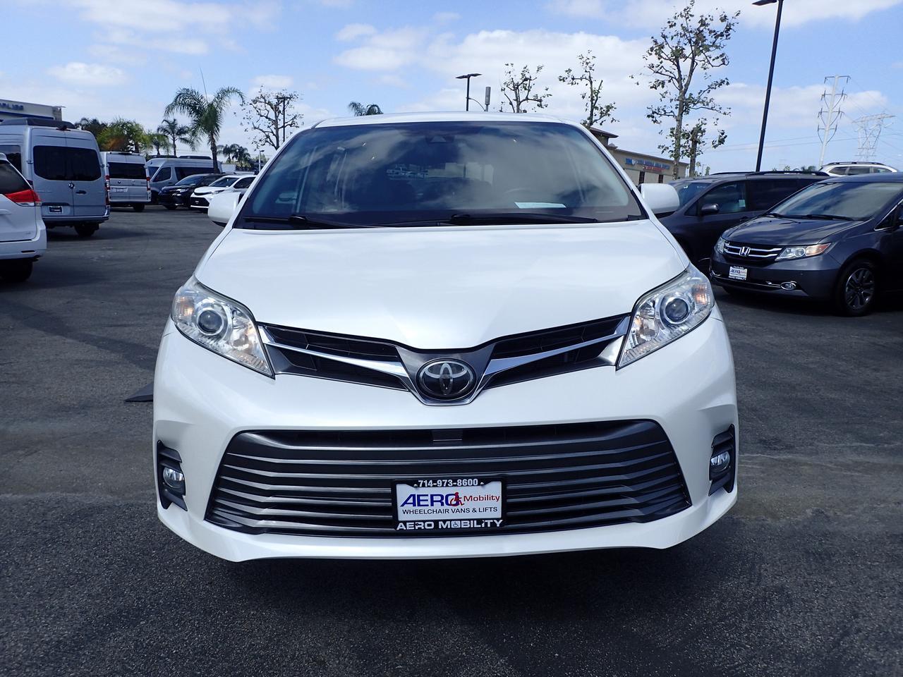 2020 Toyota Sienna XLE