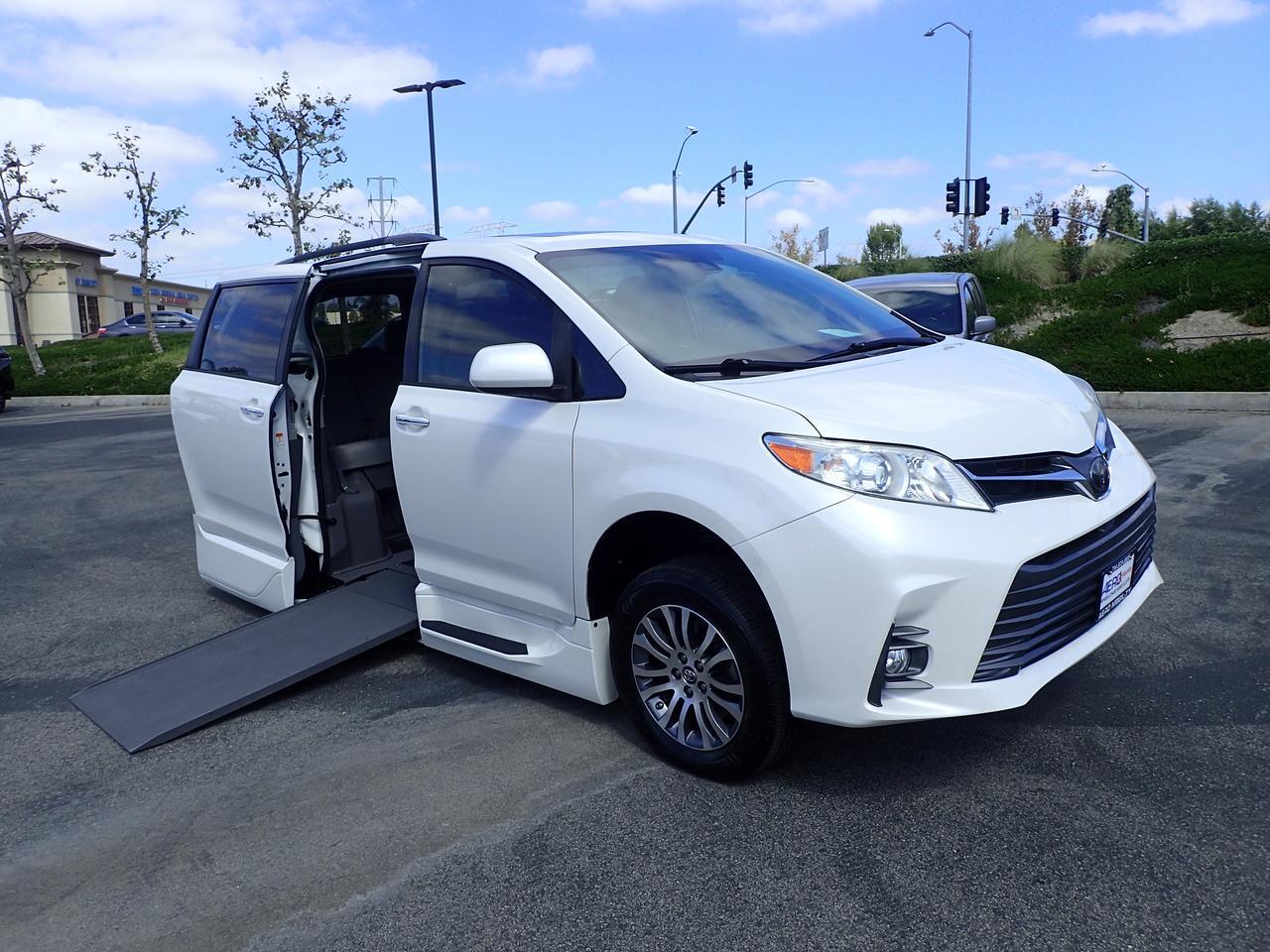 2020 Toyota Sienna XLE
