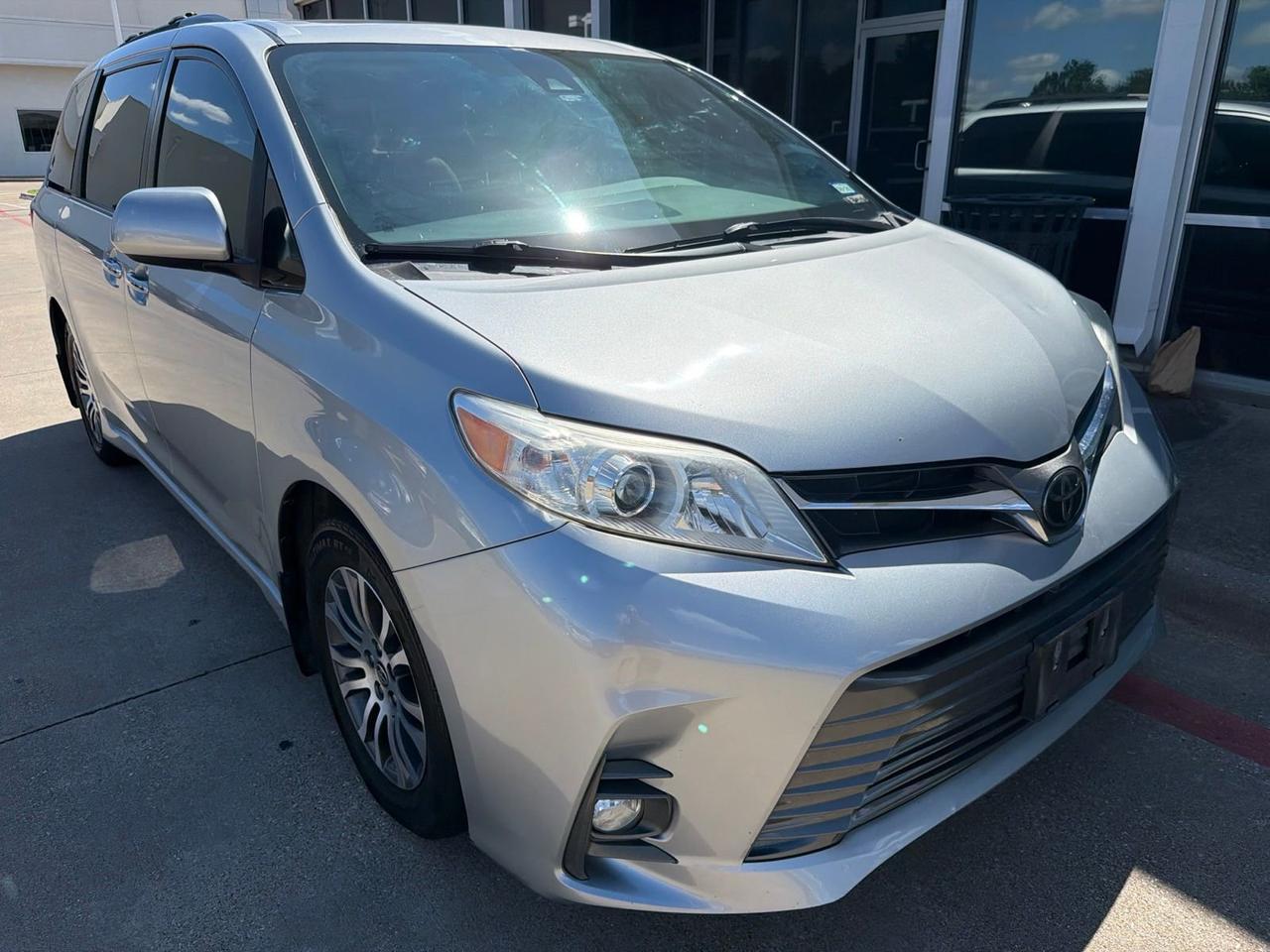 2020 Toyota Sienna XLE Hurst TX
