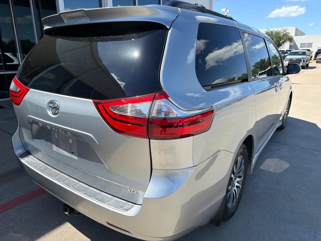 2020 Toyota Sienna XLE Hurst TX