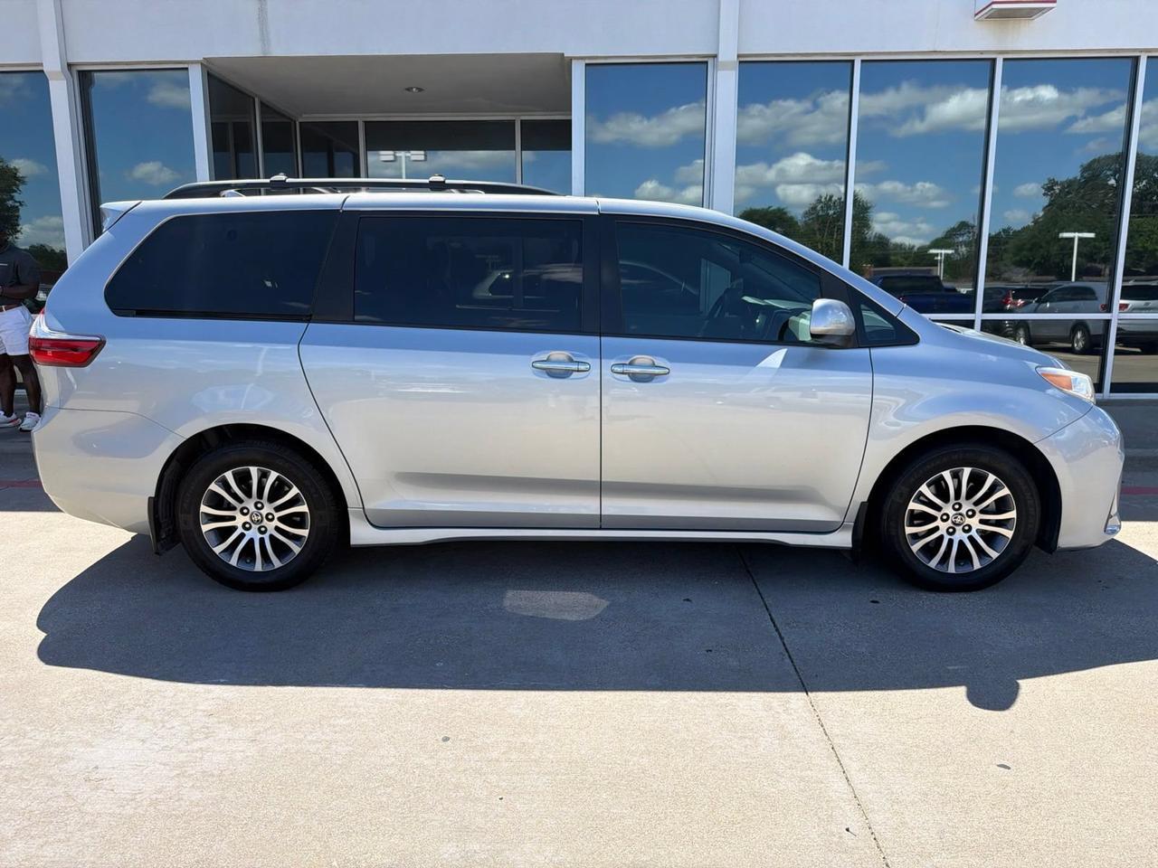 2020 Toyota Sienna XLE Hurst TX
